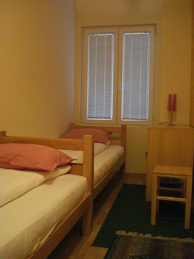 Hostel Jasmin Belgrado Exterior foto