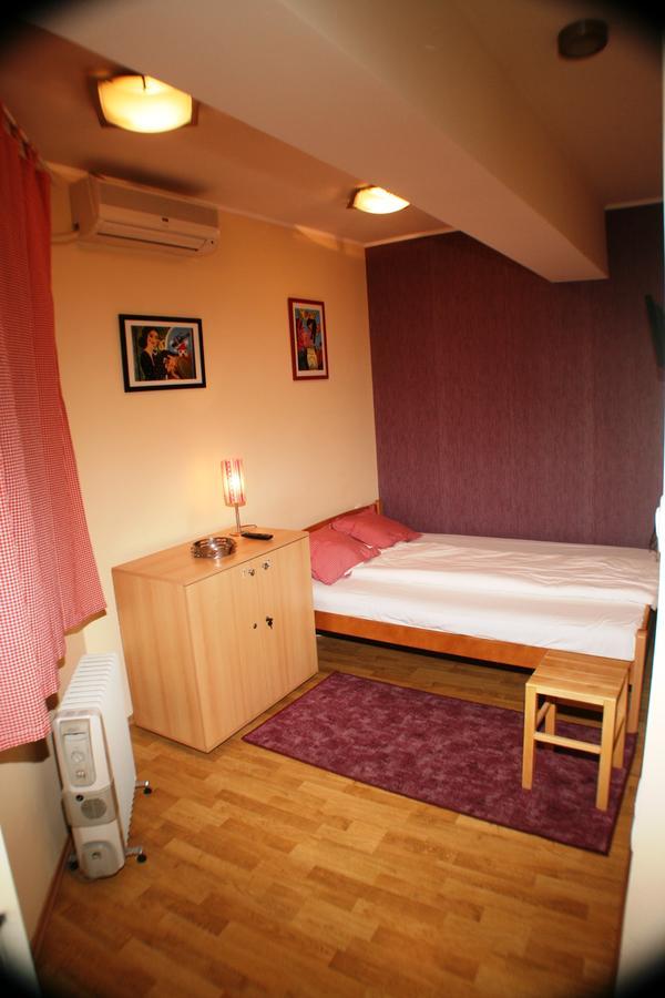 Hostel Jasmin Belgrado Exterior foto